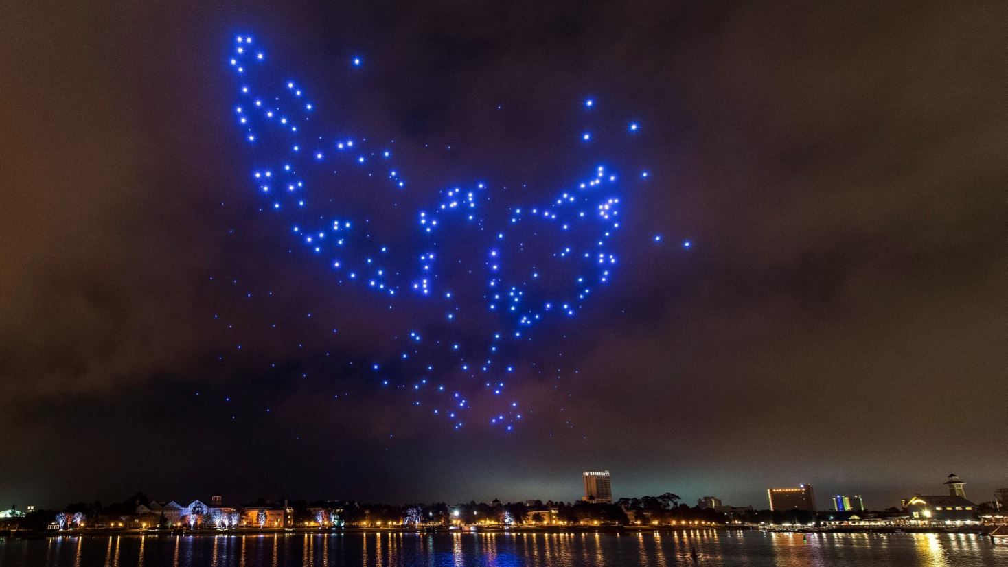 Walt Disney World Resort e Intel apresentam show de luzes com "drones" no céu